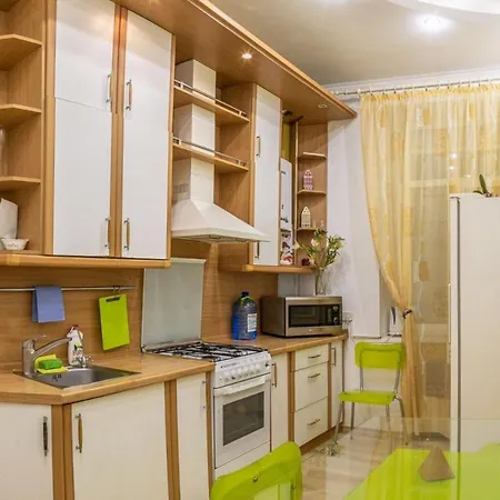 3-room On Malopodvalna St * Kiew