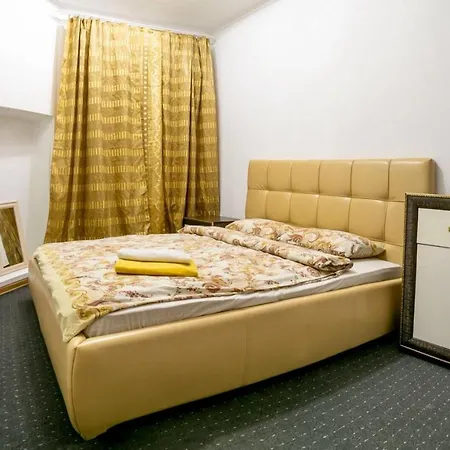 3-room On Malopodvalna St Apartment *